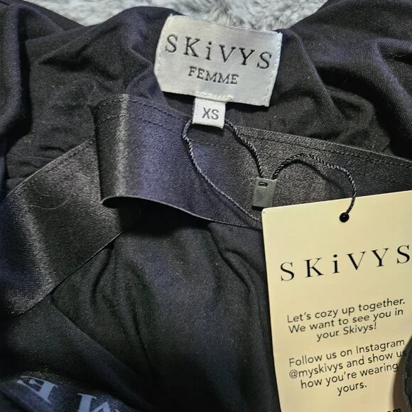 Chic Black Midi Dress - Picture 6 of 6